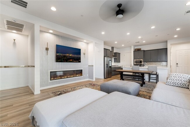 Building Photo - 110 Ibiza Lk Dr