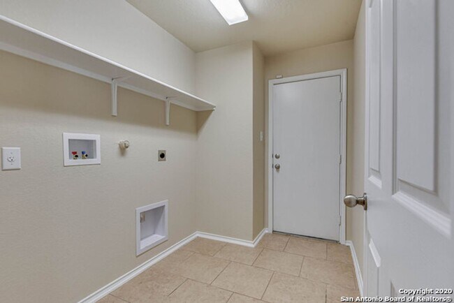 Building Photo - BEAUTIFUL 3-BEDROOM HOME IN MOUNTAIN LAUREL RANCH