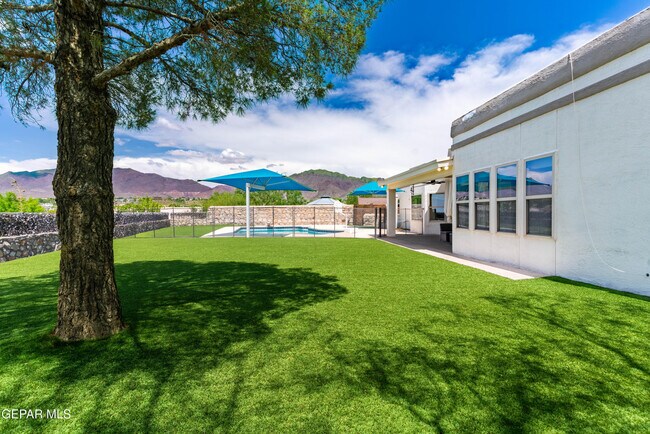 Building Photo - 7033 San Marino Dr