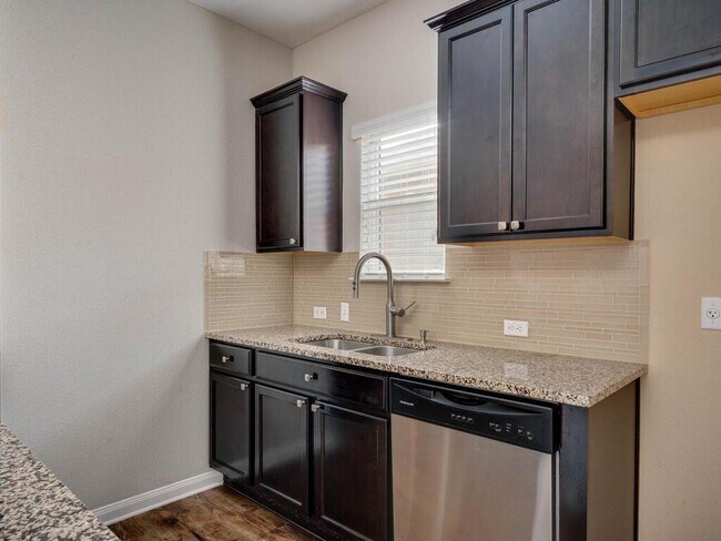 Building Photo - 688 Donegal Ln