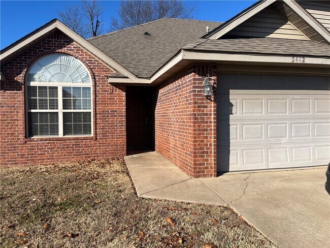 Building Photo - 2442 S Rill St