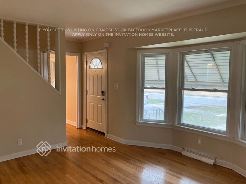 Building Photo - 1808 W 187th St