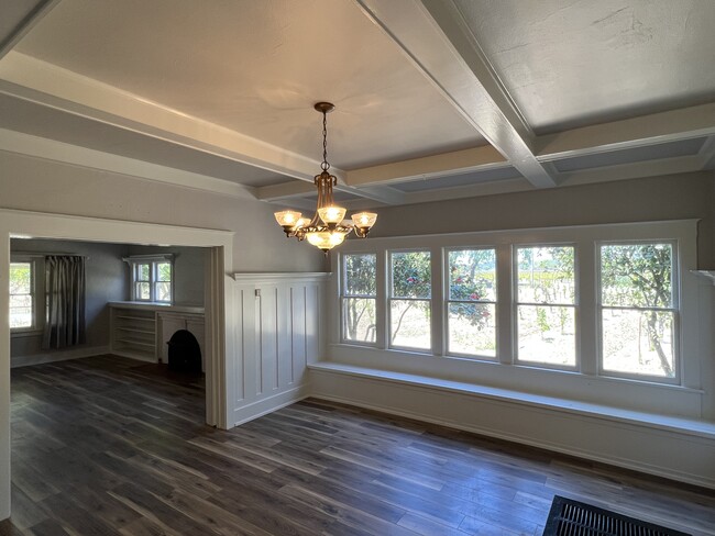 Building Photo - 1851 Magnolia Dr