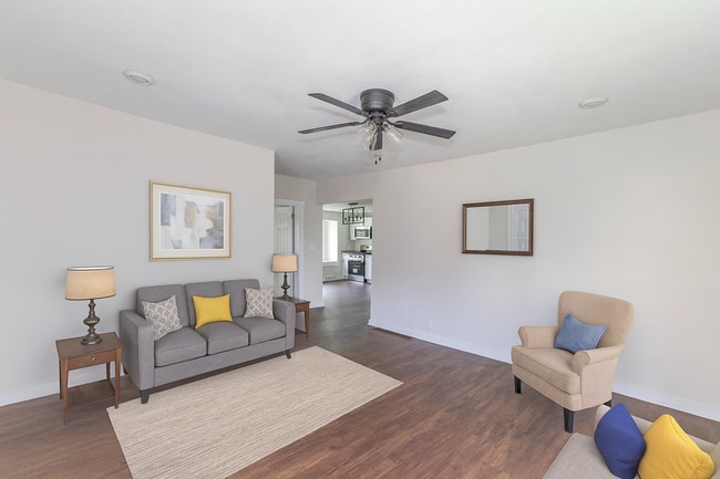 Primary Photo - Lynn St