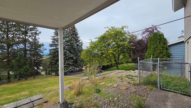 Building Photo - 411 Westview Dr