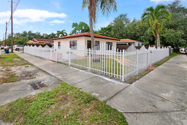 Building Photo - 800 NW 101st St