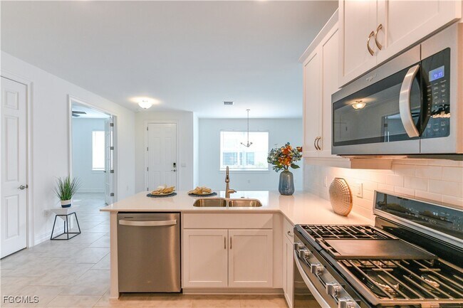 Building Photo - 43878 Blue Heron Ln