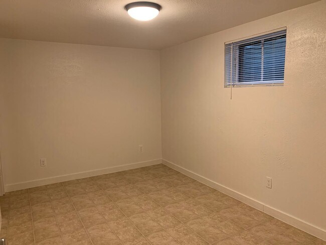 Building Photo - 4BD/2BA Table Mesa Home - Close to everything
