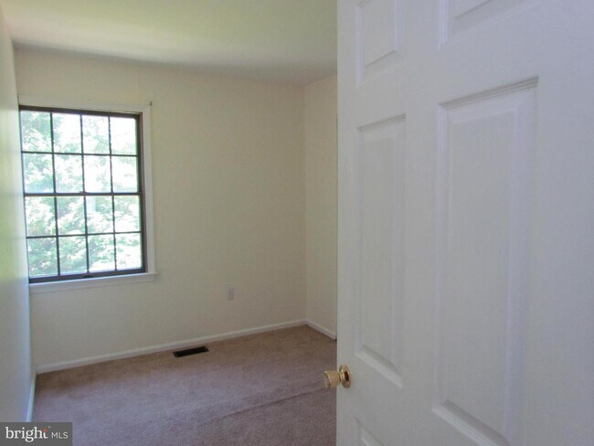 Building Photo - 9 Cohanzick Ct