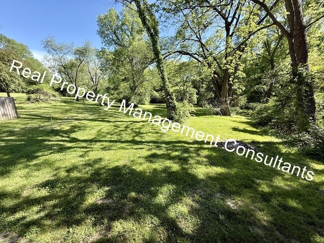 Building Photo - 2-Bedroom Home with Spacious Backyard & Deck