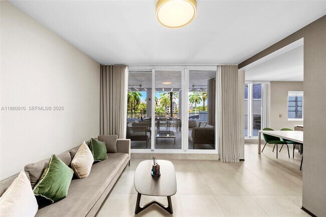 Building Photo - 785 Crandon Blvd