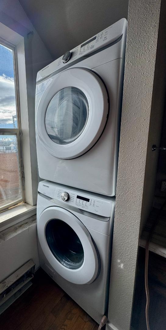 Building Photo - 107 E Bridge Ave