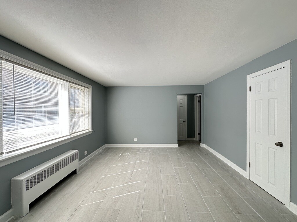 Building Photo - 6721 N California Ave