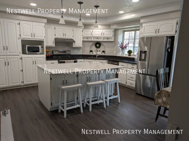 Building Photo - 1715 E Cherokee Dr