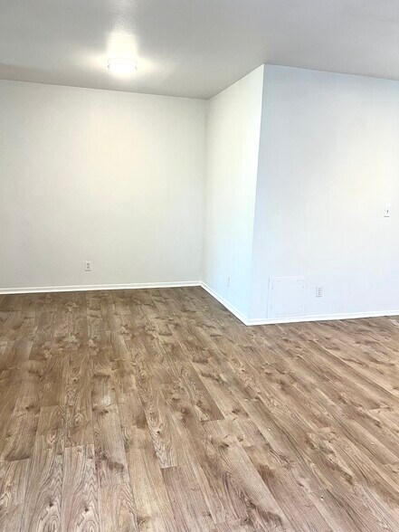 Building Photo - 1676 Maple Ave