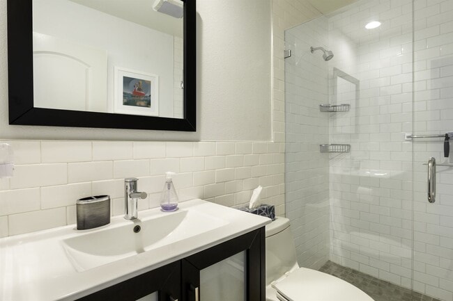Building Photo - Serene Oasis Condo in Palm Springs (Monthly Only - No Long Term)