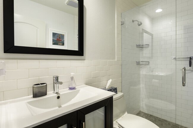 Building Photo - Serene Oasis Condo in Palm Springs
