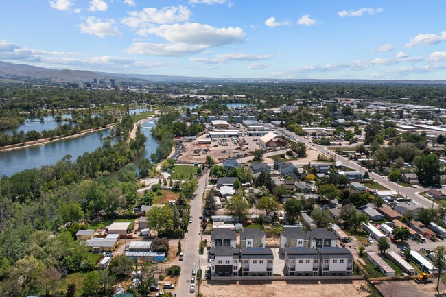 Building Photo - 478 E Violets Cv Ln