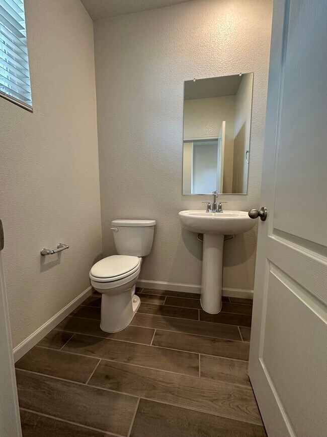 Building Photo - Gorgeous Brand New 3 Bedroom 2.5 Bath Home