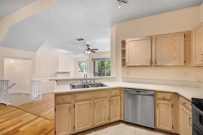 Building Photo - 755 Mainsail Dr