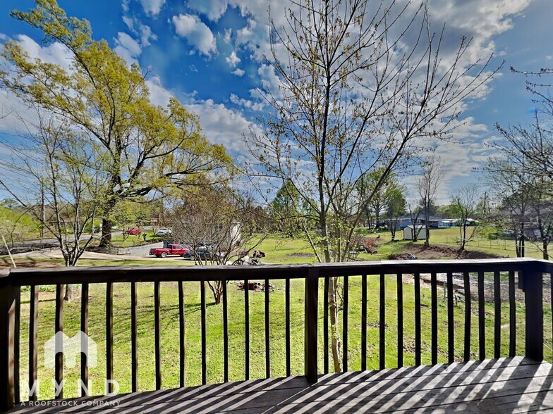 Building Photo - 617 5th Way