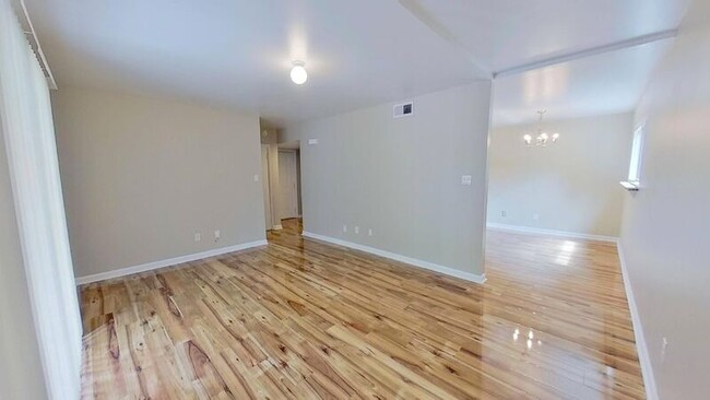 Building Photo - 1605 Merry Oaks Rd
