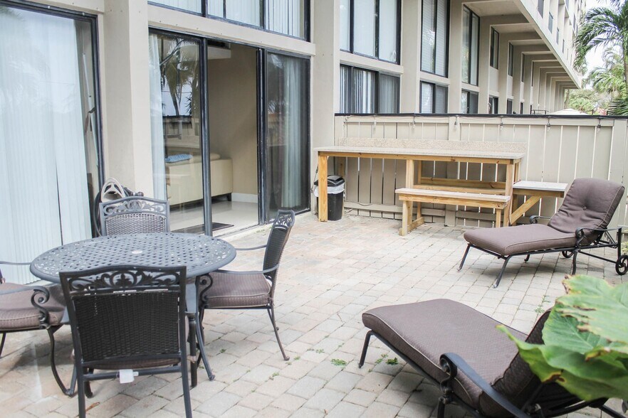 Building Photo - 1830 Embassy Dr