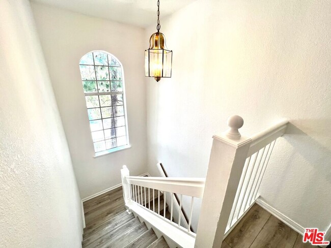 Building Photo - 640 Indian Oak Ln