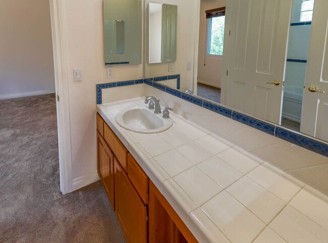 Building Photo - Stunning 6 Bedroom Home With Casita Pool H...
