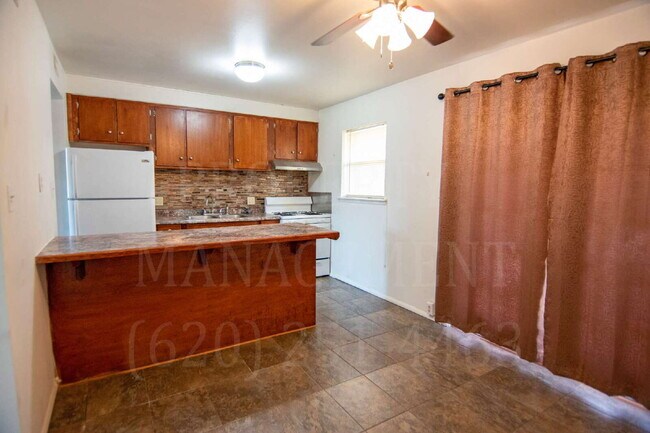 Primary Photo - 403 W 9th St