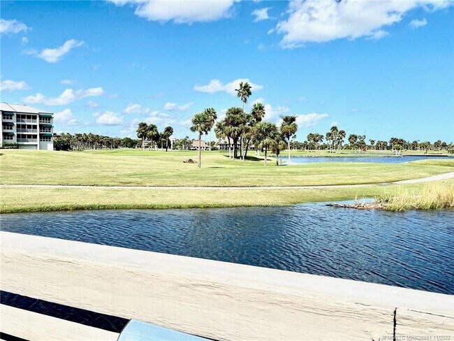 Building Photo - 40 NE Plantation Rd