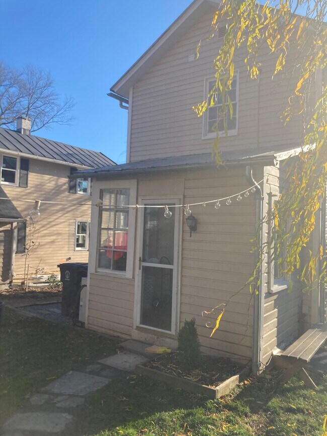 Back Entrance - 252 Loudoun St SW