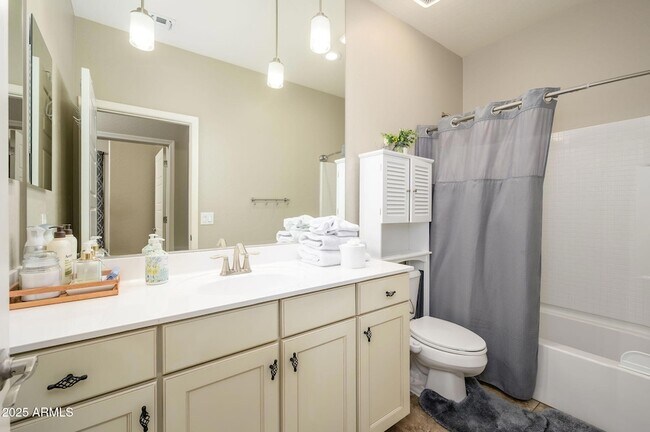 Building Photo - 6608 W Saguaro Park Ln