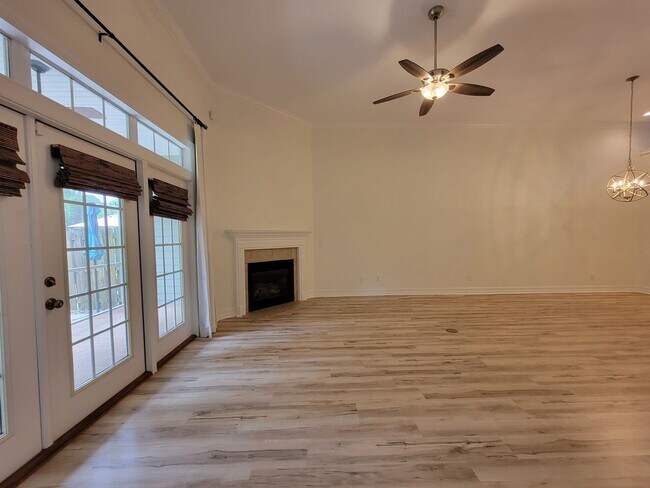 Building Photo - 3 bedroom home for rent off Miccosukee Rd ...