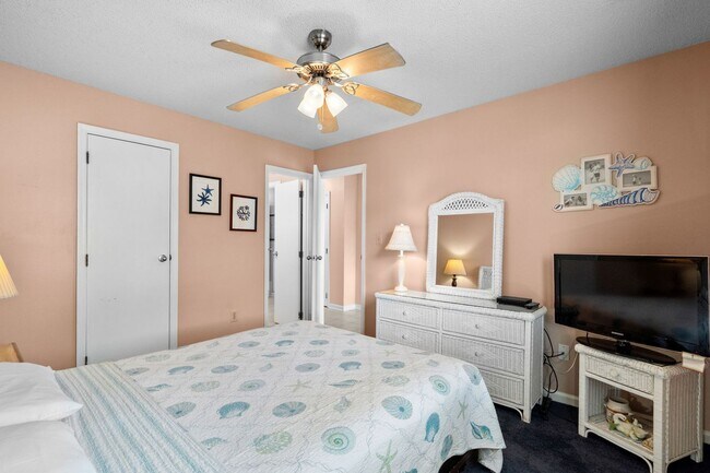 Building Photo - First Floor Seasonal Rental Available December 1, 2025-June 30, 2026-Golf Colony 40S