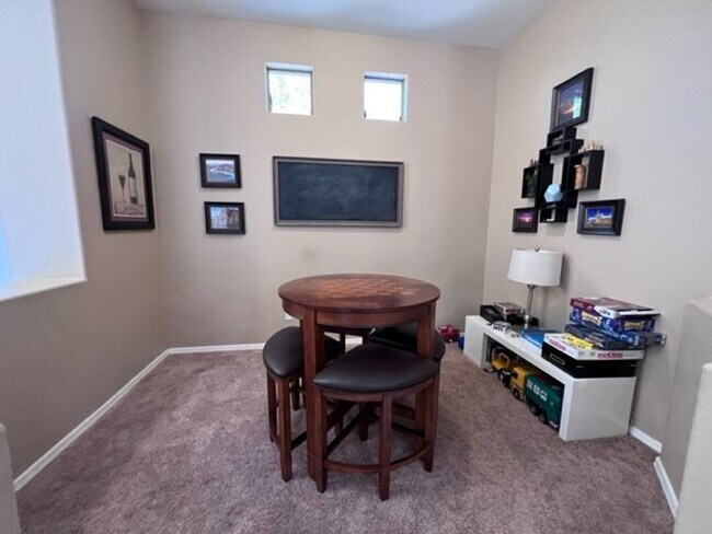 Building Photo - 2BR Vacation Home in Gated Community Bullhead Parkway with Utilities Avail 10/1