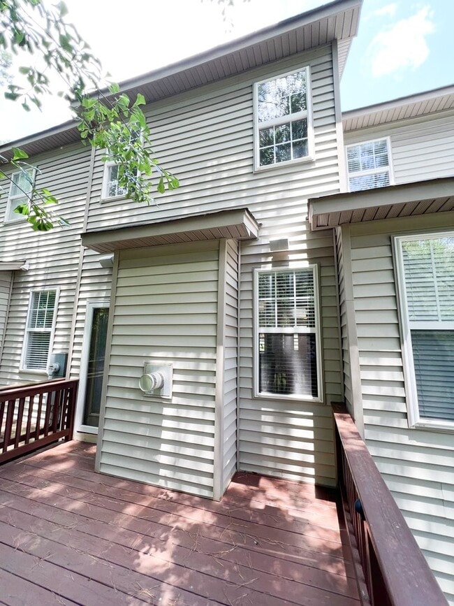 Building Photo - Gorgeous 3 Bed 2.5 Bath Home in Fayetteville