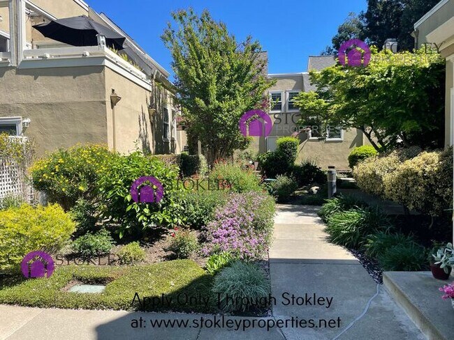 Building Photo - 249 Kingston Way