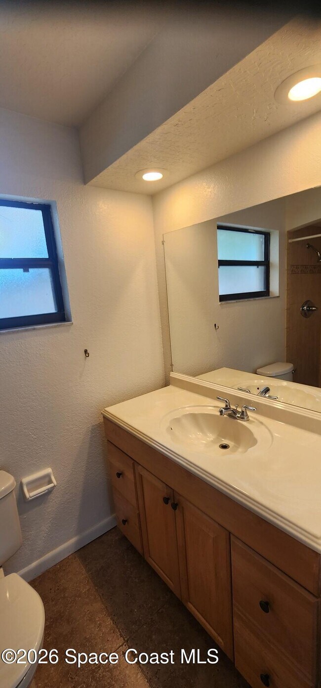 Building Photo - 1795 Bayberry Dr