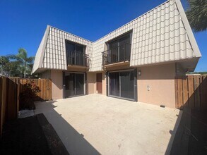 Building Photo - Townhouse 2 Bedroom 2.5 Bath West Palm beach