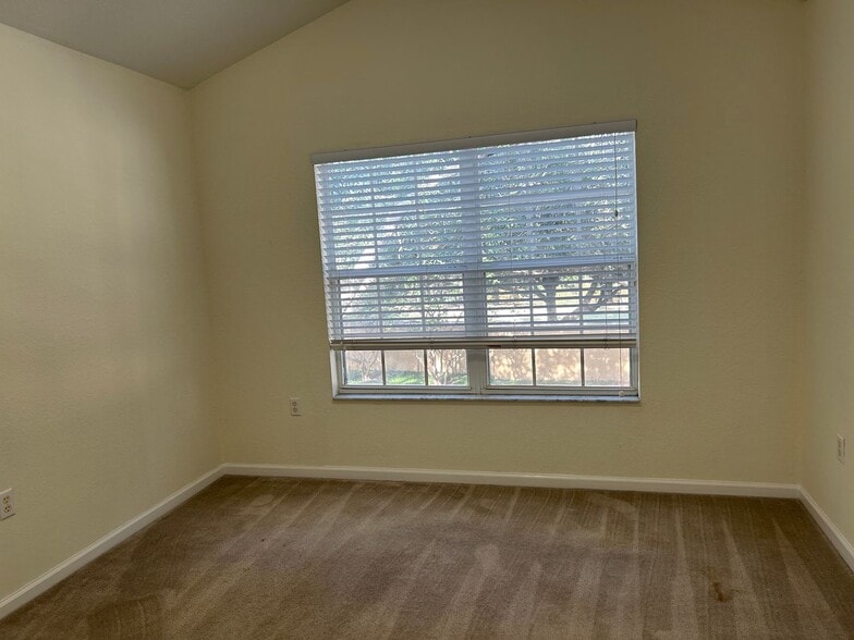 Building Photo - STONEBRIDGE LAKES 3 bed 2 1/2 bath