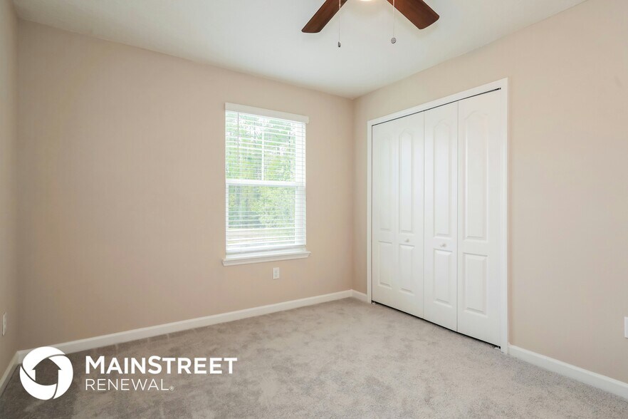 Building Photo - 7415 Palm Hills Dr