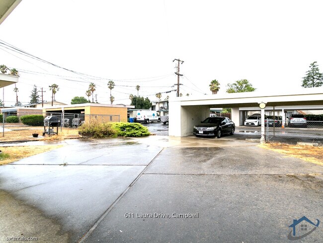 Building Photo - 611 Laura Dr