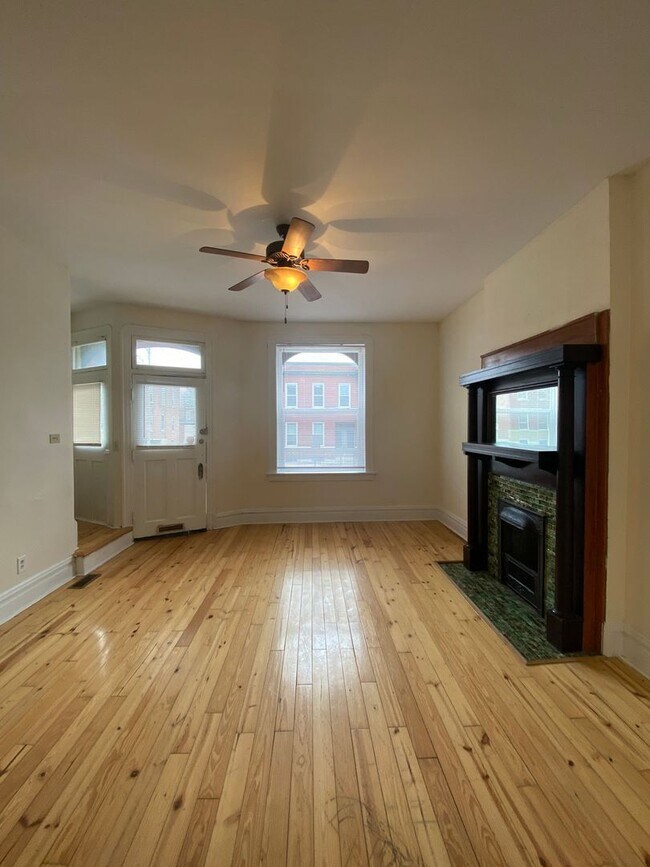 Building Photo - 2704 Arsenal St