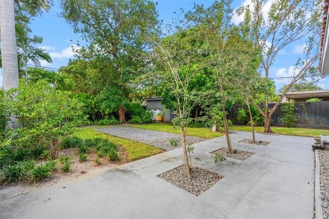 Building Photo - 1409 NE 2nd Ave