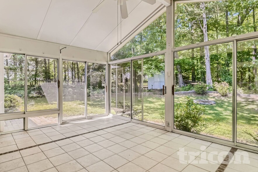 Building Photo - 9735 Veronica Dr