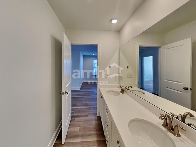 Building Photo - 210 Argea Dr