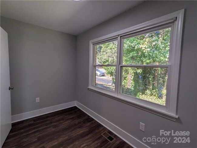 Building Photo - 354 Fieldstone Rd