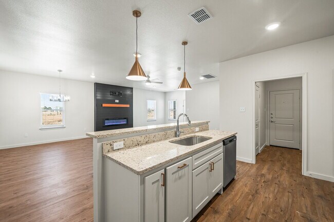Building Photo - Like new townhome in Frenship East!