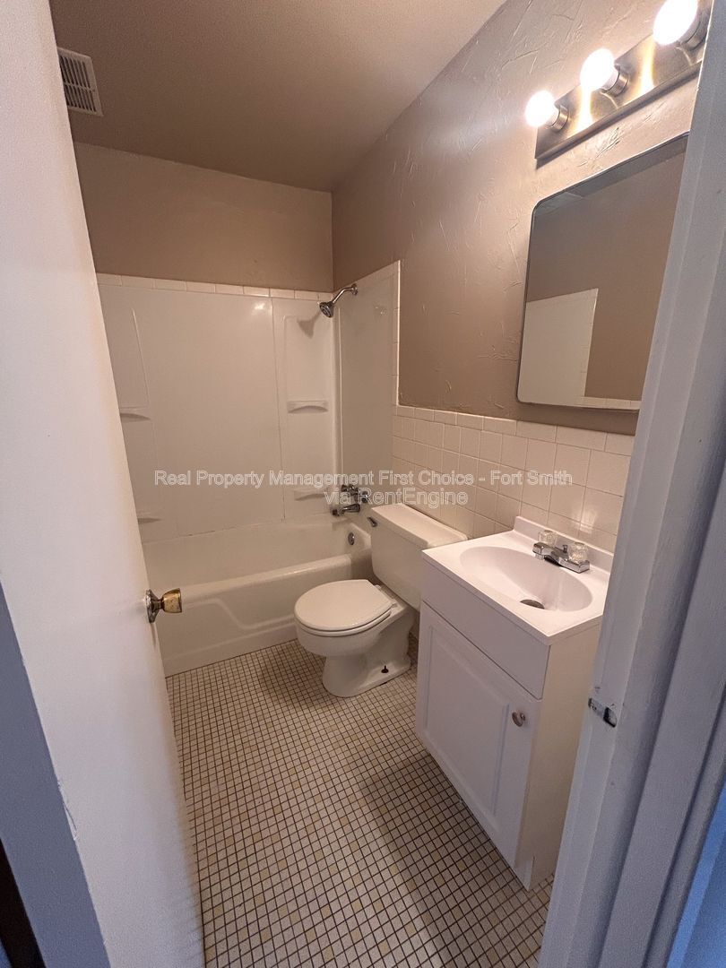 Building Photo - 2301 S V St